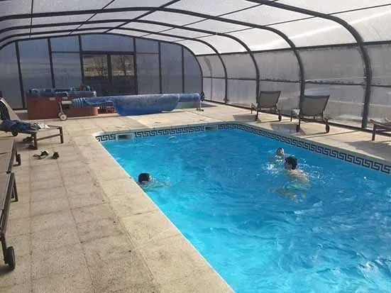 Piscina cubierta y climatizada